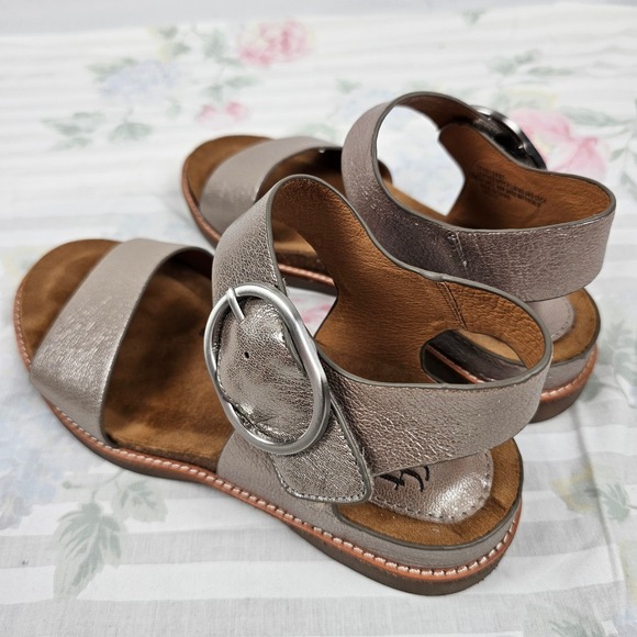 Sofft Womens Sandals Size 6 Metallic Buckle Ankle Strap Leather Comfort - Picture 11 of 16